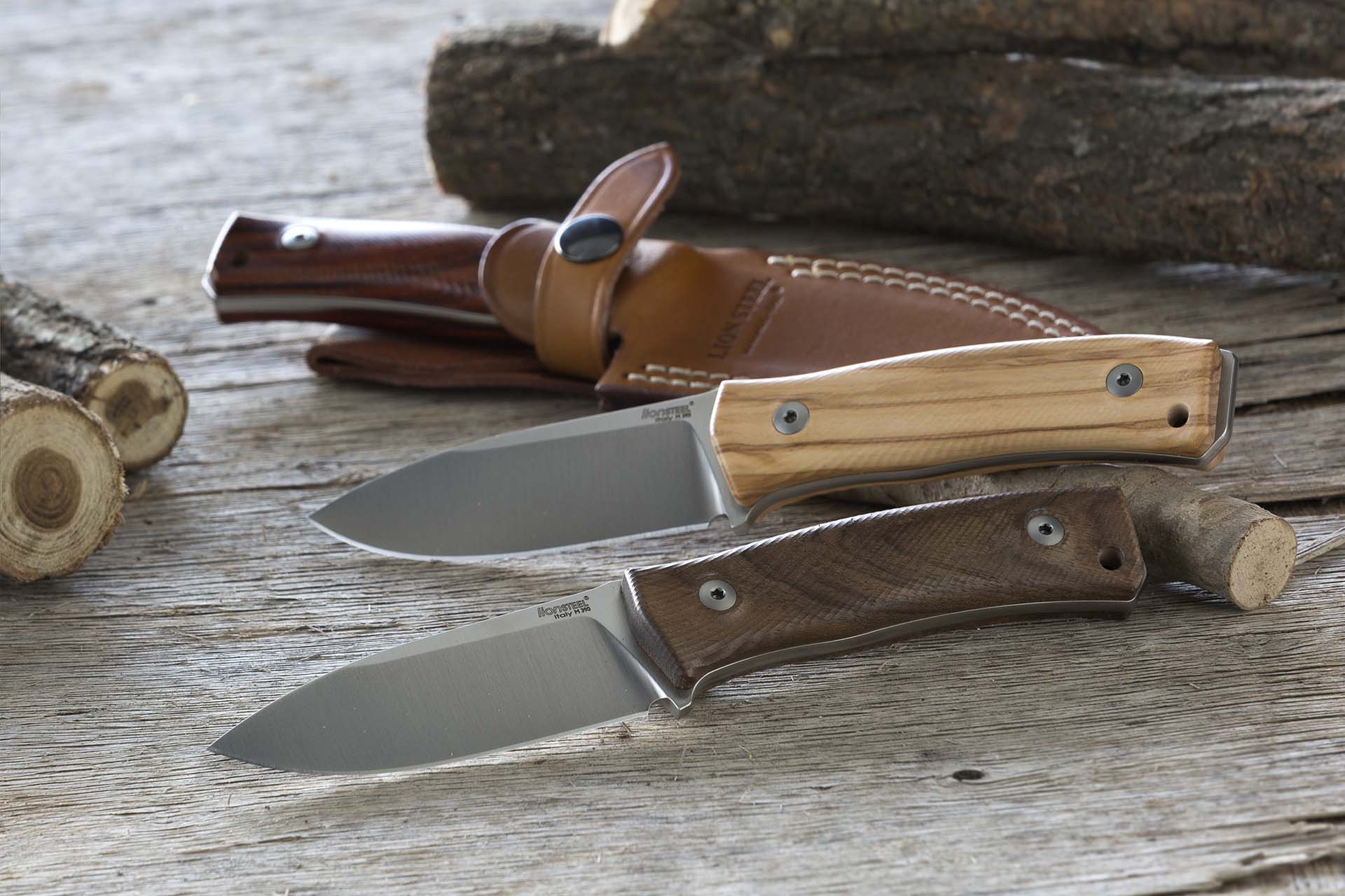 M4 ST- Fixed Blade M390 satin Santos wood handle, leather sheath