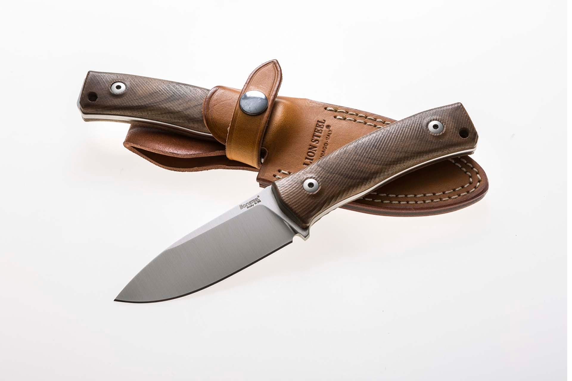M4 WN- Fixed Blade M390 satin Walnut hwood andle, leather sheath